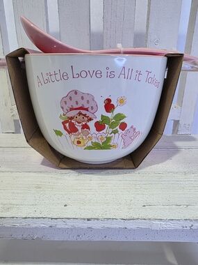 Strawberry Shortcake "A Little Love is All It Takes" Soup Bowl Set.